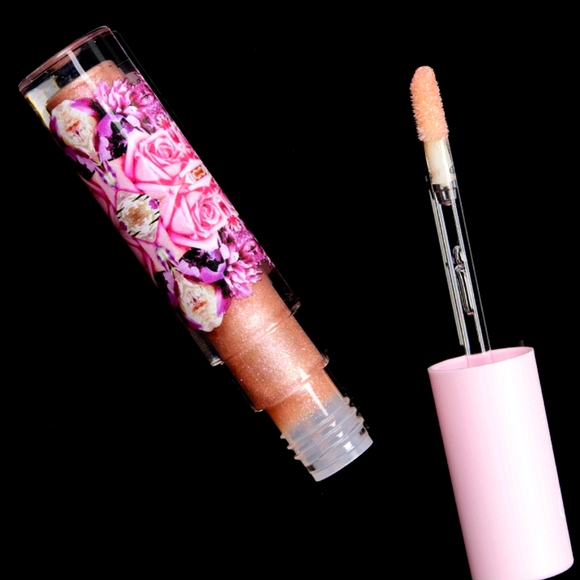 MAC Cosmetics Other - Mac MAMASTARRR KISS LIPGLASS